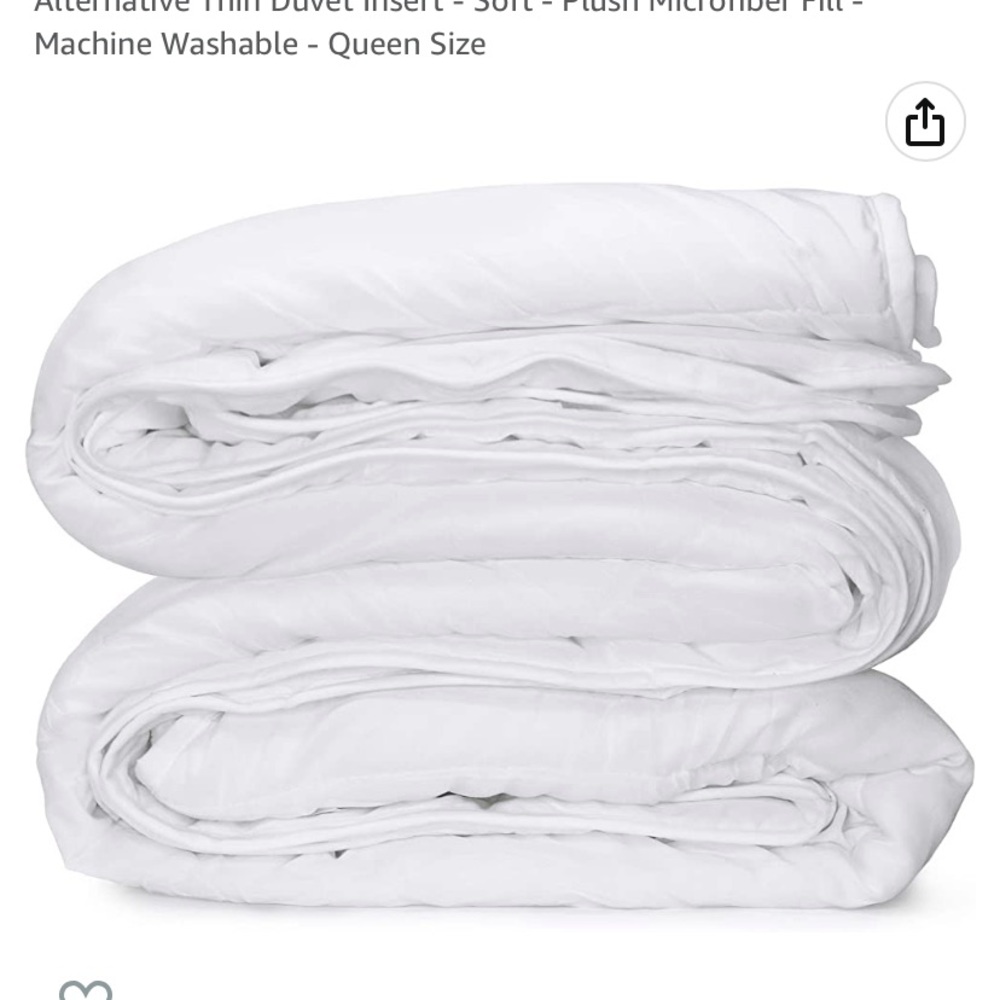 Celeep white Queen duvet insert/comforter.